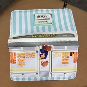 Fantastic beasts, lounge, fly wallet LIKE NEW